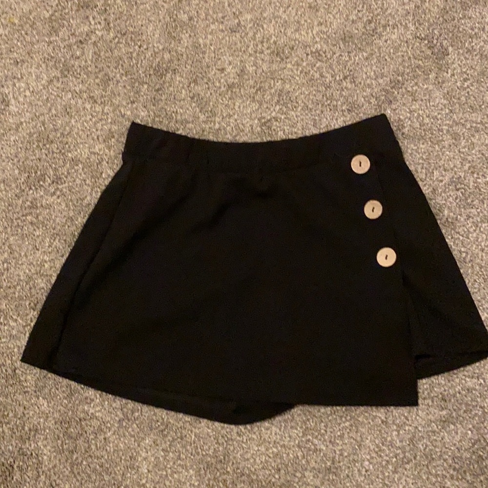 Black skort